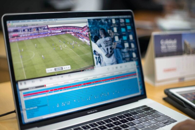 Análise do Cruz Azul em um laptop