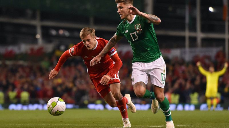 Marcação durante uma partida pela Associação de Futebol da Irlanda